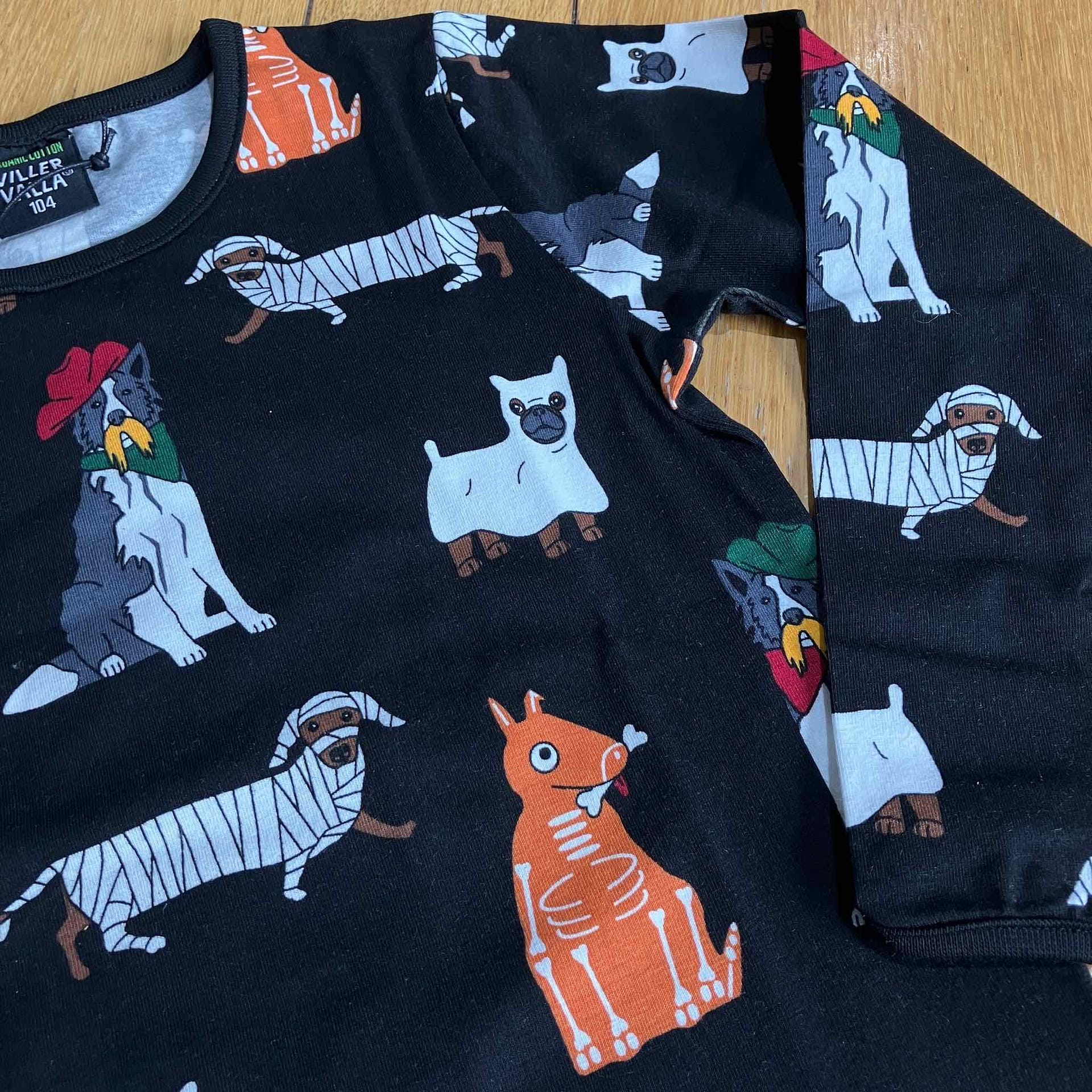 Villervalla halloween dog top Villervalla socks rainbow stripe